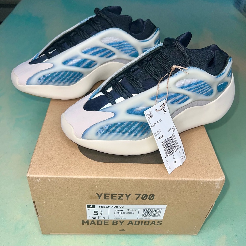 NEW Adidas Yeezy 700 V3 ‘Kyanite’ Shoes